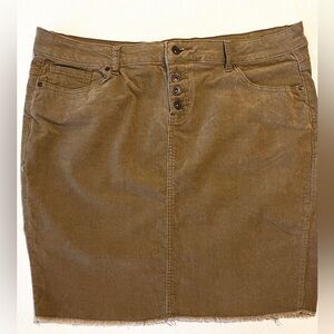 SUZANNE BETRO SIZE 18 CORDUROY OLIVE GREEN Women's Skirt
